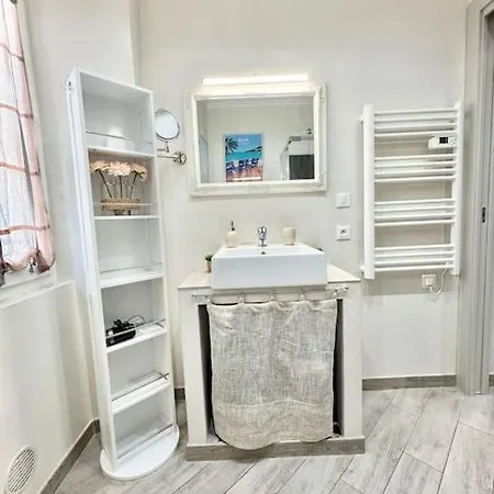 Apartment Le Palmero Centre Ville, Plage, Clim Menton